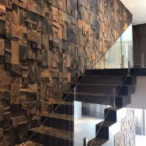 mosaico pedra ferro instalado em parede com escadaria