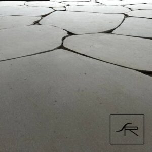 Pedra Lajinha laminada instalada sem rejunte